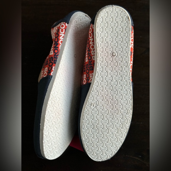 Women's FOCO NFL Denver Broncos Slip On Sneakers Canvas Shoes Size Medium NWT - Picture 8 of 8